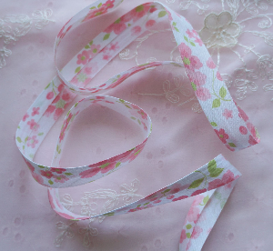 Vintage 5/8 Coral Pink White Floral Bias Tape Folded Trim